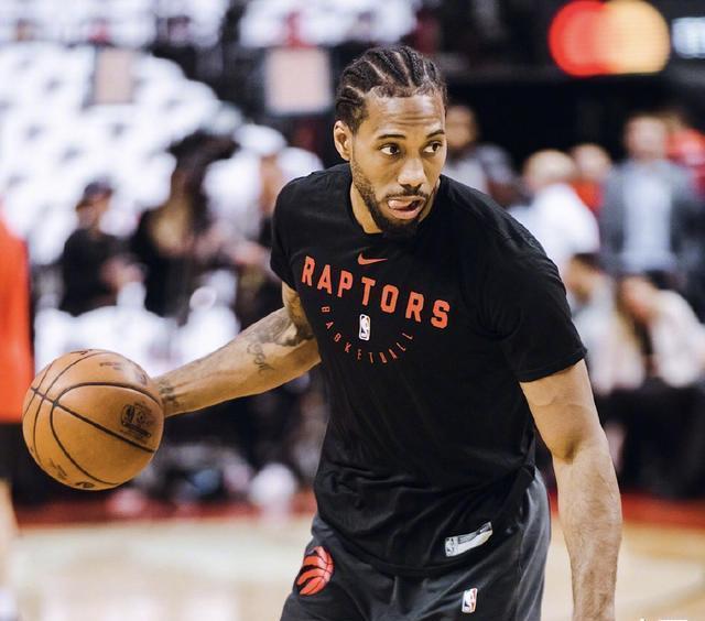 与冰球的 与冰球的